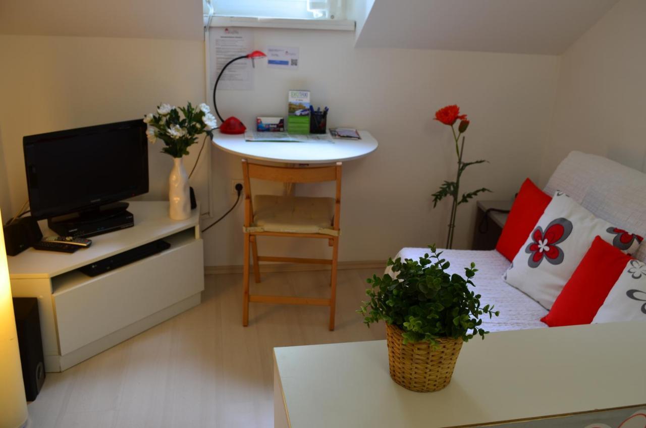 Studio Apartment White Zagreb Exteriör bild